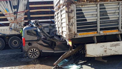 Adana'da TIR'a arkadan çarpan araçtaki beş kişi hayatını kaybetti
