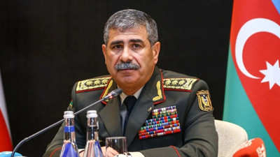 Azerbaycan Savunma Bakanı'ndan şehit düşen 8 asker için taziye mesajı