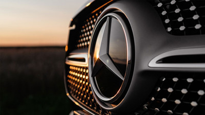 Mercedes-Benz'in k&acirc;rı y&uuml;zde 50'nin &uuml;zerinde geriledi