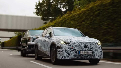 Mercedes’in yeni elektrikli otomobilinde gizemli detay! 65 yıl önceki tasarım geri geliyor.
