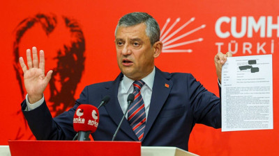 &Ouml;zg&uuml;r &Ouml;zel, M&uuml;cahit Birinci'nin ismini verdi: Murat Kapki&rsquo;ye gitti, "Bu ifadeyi imzala, iki milyon dolar ver, tıpış tıpış &ccedil;ık" dedi