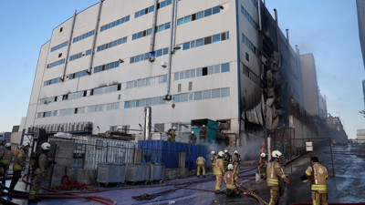Arnavutköy'de korkutan fabrika yangını