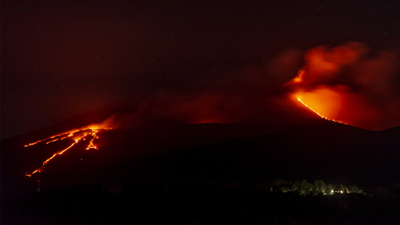 Etna Yanardağı’nda patlama ve lav akışı devam ediyor
