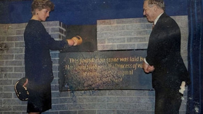 Prenses Diana'nın 34 yıl önce gömdüğü 'zaman kapsülü' açıldı!