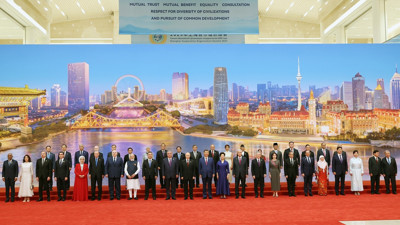 Cumhurbaşkanı Erdoğan, ŞİÖ Zirvesi’nde aile fotoğrafına katıldı