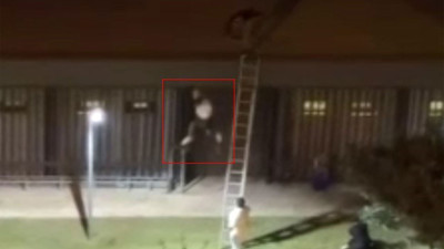 Blok3 konserinde bir genci &ccedil;atıdan atan &ouml;zel g&uuml;venlik&ccedil;i tutuklandı (VİDEO)