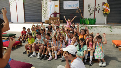 Masallar fabrikada buluşuyor: Çocuklar ve yazarlar aynı sahnede