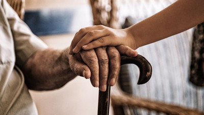 Yaşlı ve bakıma muhtaç kişilere yeni sigorta sistemi geliyor! SGK Uzmanı İsa Karakaş açıkladı