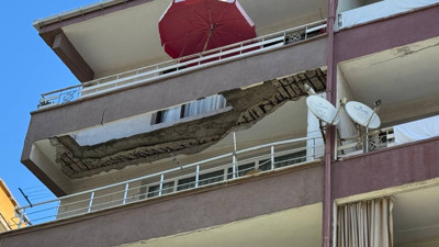 5 katlı apartmanda balkon çöktü, bina tahliye edildi
