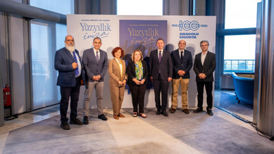 Cumhuriyet’le birlikte atılan imza, bir asır sonra kitaba dönüştü