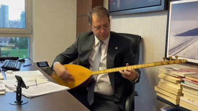 CHP’li vekil İnan Akgün Alp soru önergesini türküye dökerek seslendi