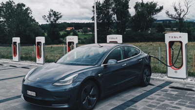 Financial Times yazdı: Otomobil üreticileri neden elektrikli araçlardan vazgeçiyor?