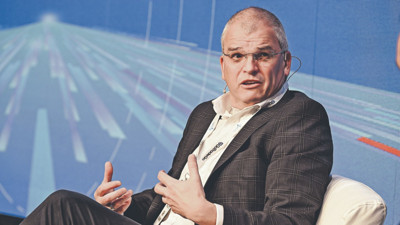 Timothy Ash: Ben olsam şahin kanatta kalırım