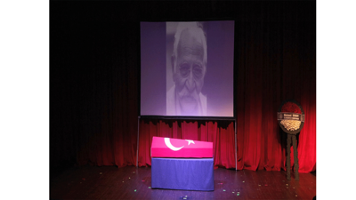 Arif Erkin Güzelbeyoğlu'na veda: Usta oyuncu için Muhsin Ertuğrul Sahnesi'nde tören düzenlendi