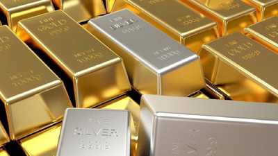 Tarihi zirvesini görmüştü! Altın sert düştü, gümüş çakıldı