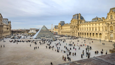Louvre Müzesi’nden tarihi eser çalan 4 hırsız aranıyor