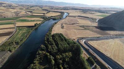 Muş Ovası’ndaki tarım arazileri sulamaya açılıyor
