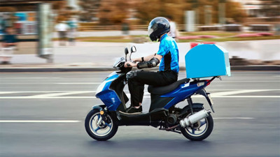 Motosiklet sürücüsü ve yolcularına eldiven şartı getirildi