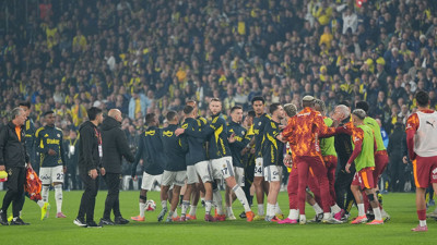 Derbi öncesi futbolcular arasında gerginlik