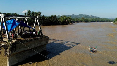 Endonezya'da şiddetli yağışların yol açtığı afetlerde hayatını kaybedenlerin sayısı 604'e yükseldi