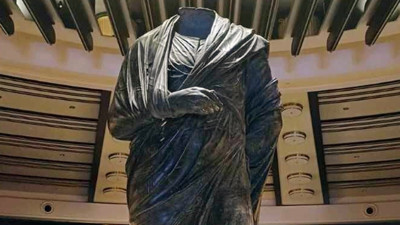 Yurt dışına kaçırılan 110 tarihi eser, Türkiye'ye getirildi