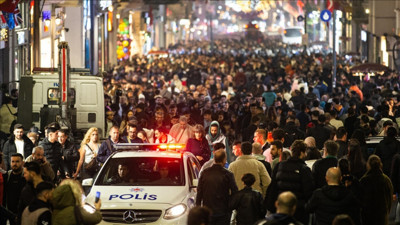 Bakan Yerlikaya duyurdu: Yılbaşı i&ccedil;in 325 bin 267 personel g&ouml;revlendirildi