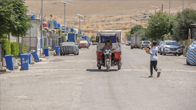 Irak&rsquo;ta m&uuml;lteci kampında b&uuml;y&uuml;k yangın: Onlarca iş yeri yandı