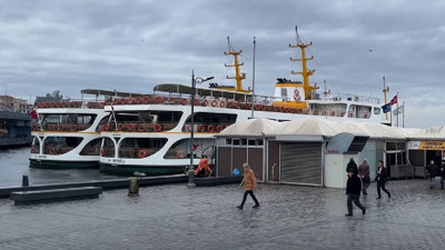 İstanbul'da fırtına nedeniyle t&uuml;m vapur seferleri iptal edildi