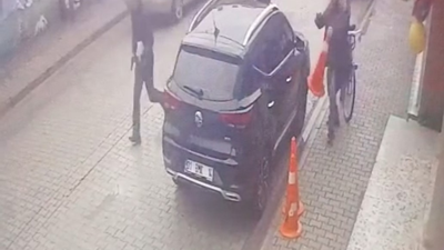 Adana'da ilkokul &ouml;ğretmeni eski &ouml;ğrencisinin babası tarafından silahlı saldırıya uğradı