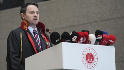 Yeni Adalet Bakanı Akın G&uuml;rlek ka&ccedil; yaşında, nereli, evli mi? Akın G&uuml;rlek kimdir, hangi partiden?