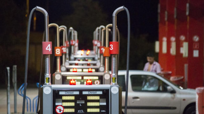 İran H&uuml;rm&uuml;z Boğazı'nı kapattı, Almanya&rsquo;da dizel fiyatları 2 Euro'yu aştı