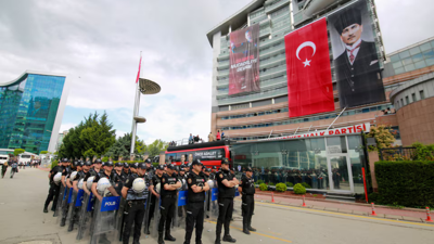 CHP Genel Merkezi'nde sıcak saatler: Yabancı basın gelişmeleri nasıl izliyor?