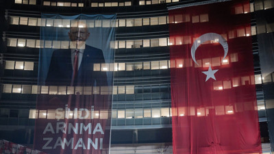 CHP Genel Merkezi'ne Kılıçdaroğlu'nun afişleri asıldı