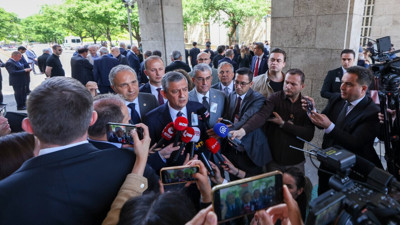 Özgür Özel: 'Mutlak butlan' kararına karşı olağanüstü kurultay için imzalar toplanıyor