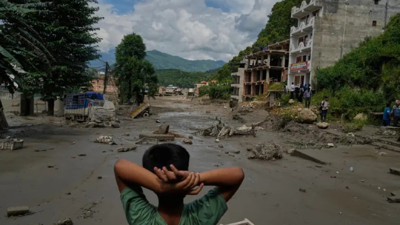 Nepal'deki selde ölü sayısı 900'ü kayıplar 4 bini geçti