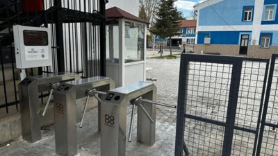Bakan &Ccedil;ift&ccedil;i talimat verdi: 81 ilde okul &ccedil;evrelerinde asayiş, narkotik ve trafik denetimleri artırılıyor
