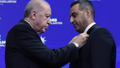 AK Parti'ye ge&ccedil;en &Ccedil;iğli Belediye Başkanı'nın yardımcıları istifa etti
