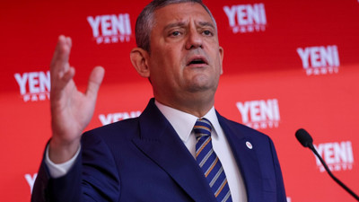 &Ouml;zg&uuml;r &Ouml;zel'den fon krizi videosu: 'Asrın soygununa giden yolun taşları nasıl d&ouml;şendi?'