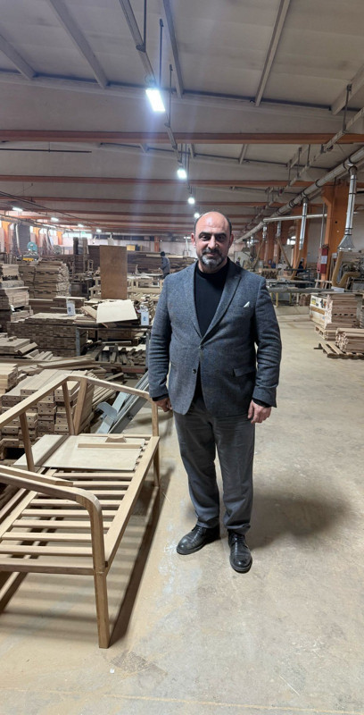 Ankara Hasanoğlan'da kurduğu tesisle 15 bin dolarlık ithal mobilyaya kafa tutuyor - Resim : 1