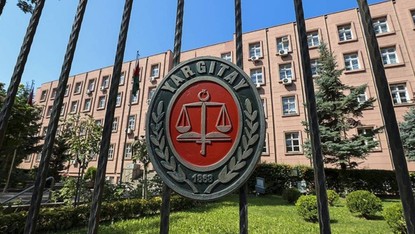Evinin çevresinde dolaştığı kadına çiçek göndermişti! Yargıtay noktayı koydu: Cinsel taciz değil