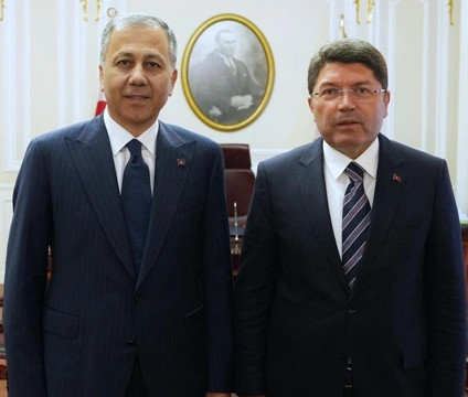 Kulis: Köfteci Yusuf skandalı bakanı koltuğundan edebilir: İki eski bakan geri mi dönüyor? - Resim : 2