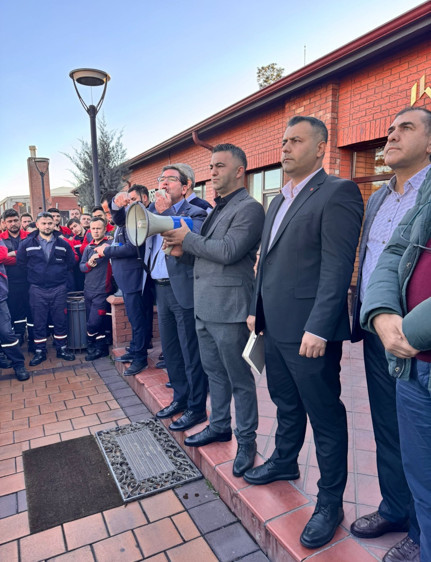 Metal işçileri toplu sözleşme imzaladı! Maaşa yüzde 93 zam, promosyon, erzak ve bayram ödemesi verilecek - Resim : 1