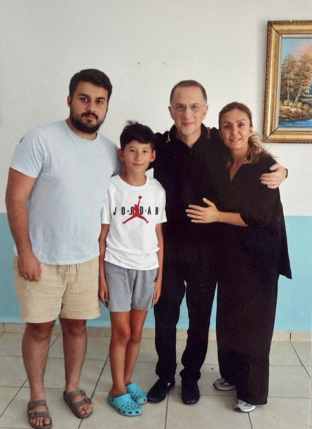 Beylikdüzü Belediye Başkanı Murat Çalık ailesiyle birlikte fotoğraf paylaştı - Resim : 1