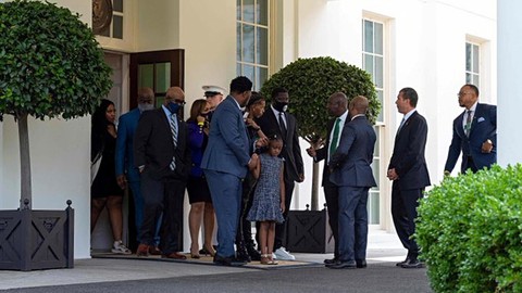 Biden, George Floyd'un ailesini Beyaz Saray'da ağırladı