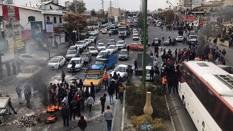 İran'da petrol işçilerine zam sözü