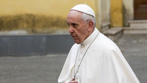Papa Franciscus, ameliyat için hastaneye kaldırıldı