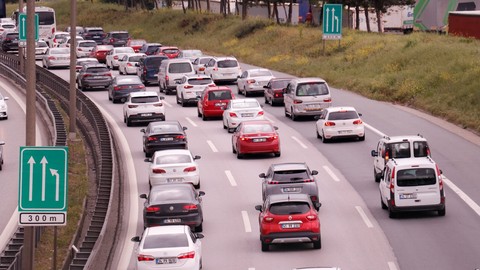 Dönüş yolunda trafik yoğun