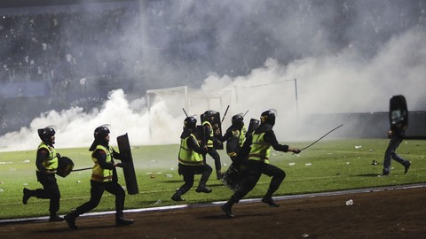 Endonezya'daki futbol faciasında can kaybı 125 olarak revize edildi