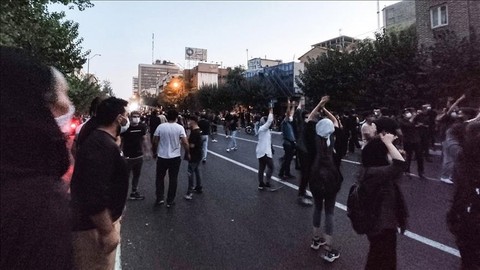 İran'da polis ve göstericiler üzerine ateş açıldı: 4 ölü