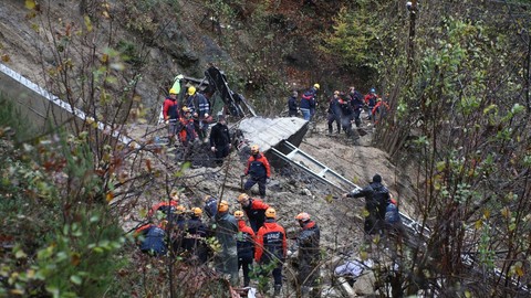 Zonguldak'ta heyelan: Göçük altındaki anne ve oğlunun cansız bedenine ulaşıldı